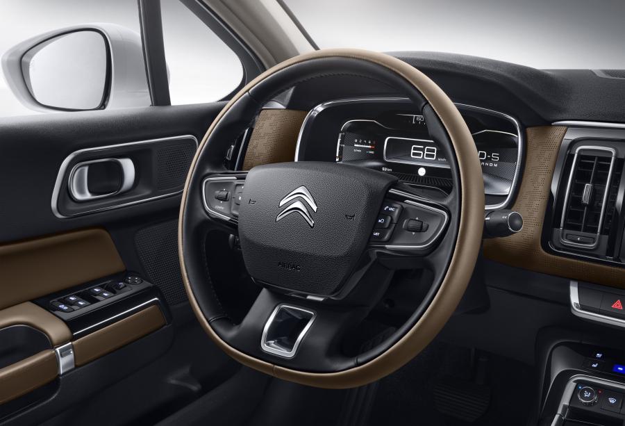 Панель приборов Citroen C6 2016 года  (фото 22 из 39)